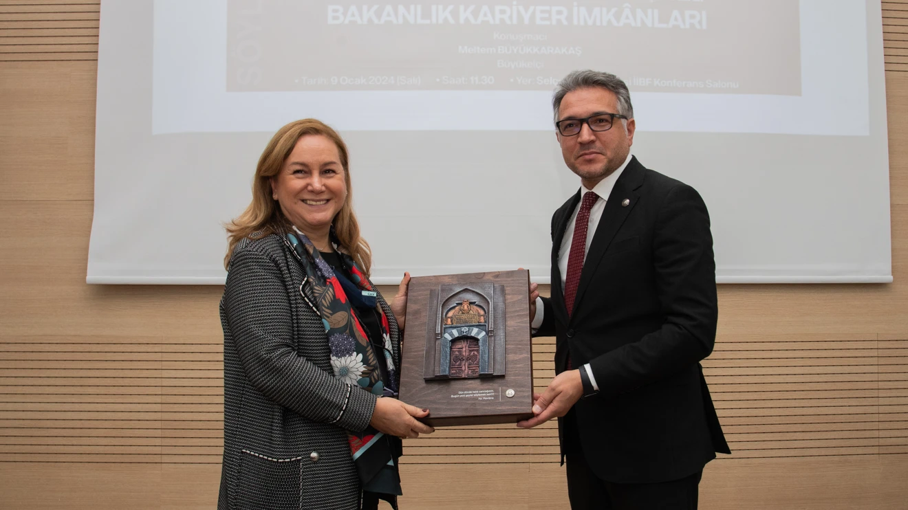 Büyükelçi Büyükkarakaş, Selçuk Üniversitesinde öğrencilerle bir araya geldi